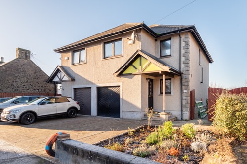 Spacious 3 Bedroom Retreat for up to 6