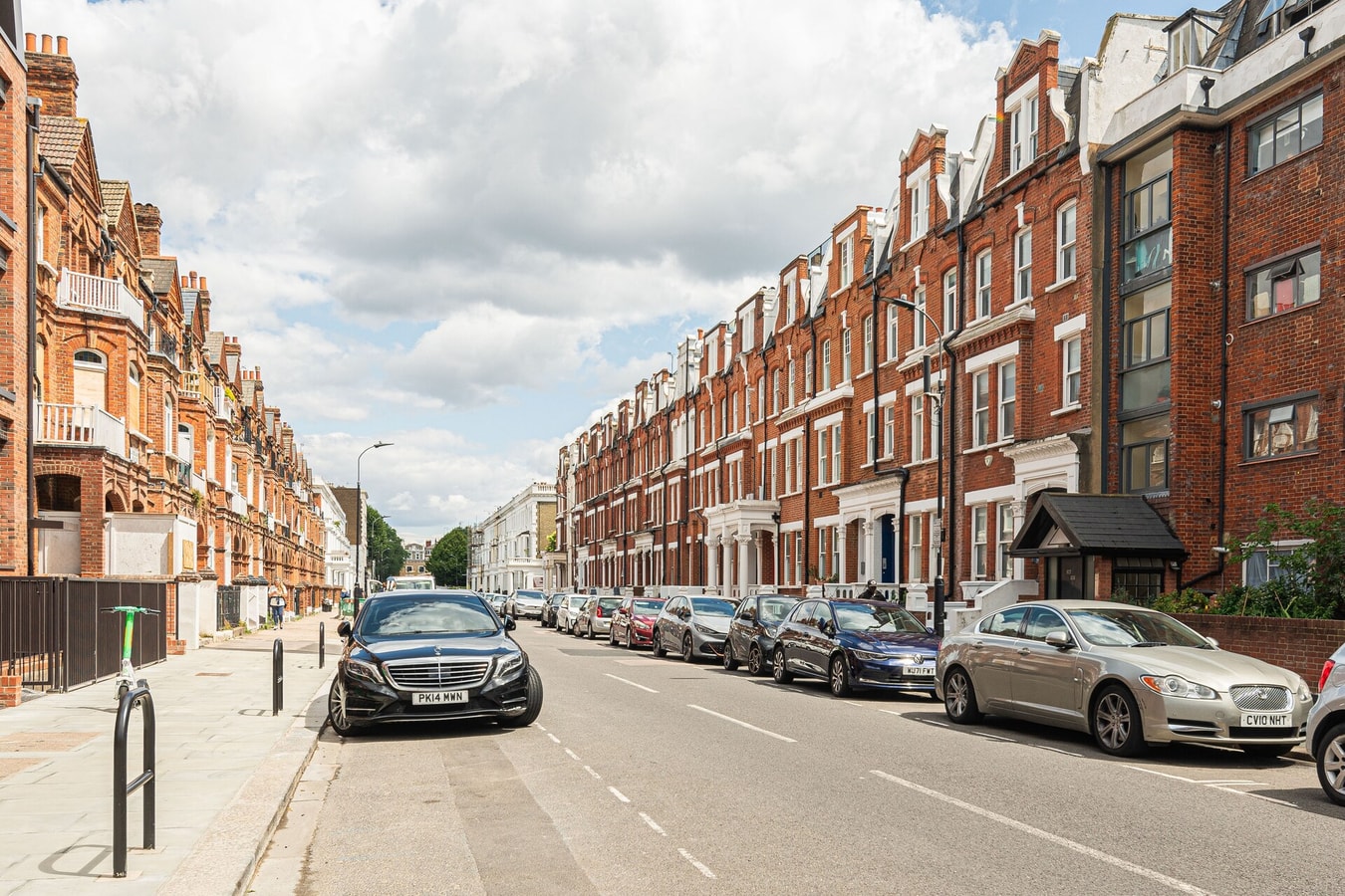 Elegant 2BD Flat with Views Near Barons Court 17 Hello Guest