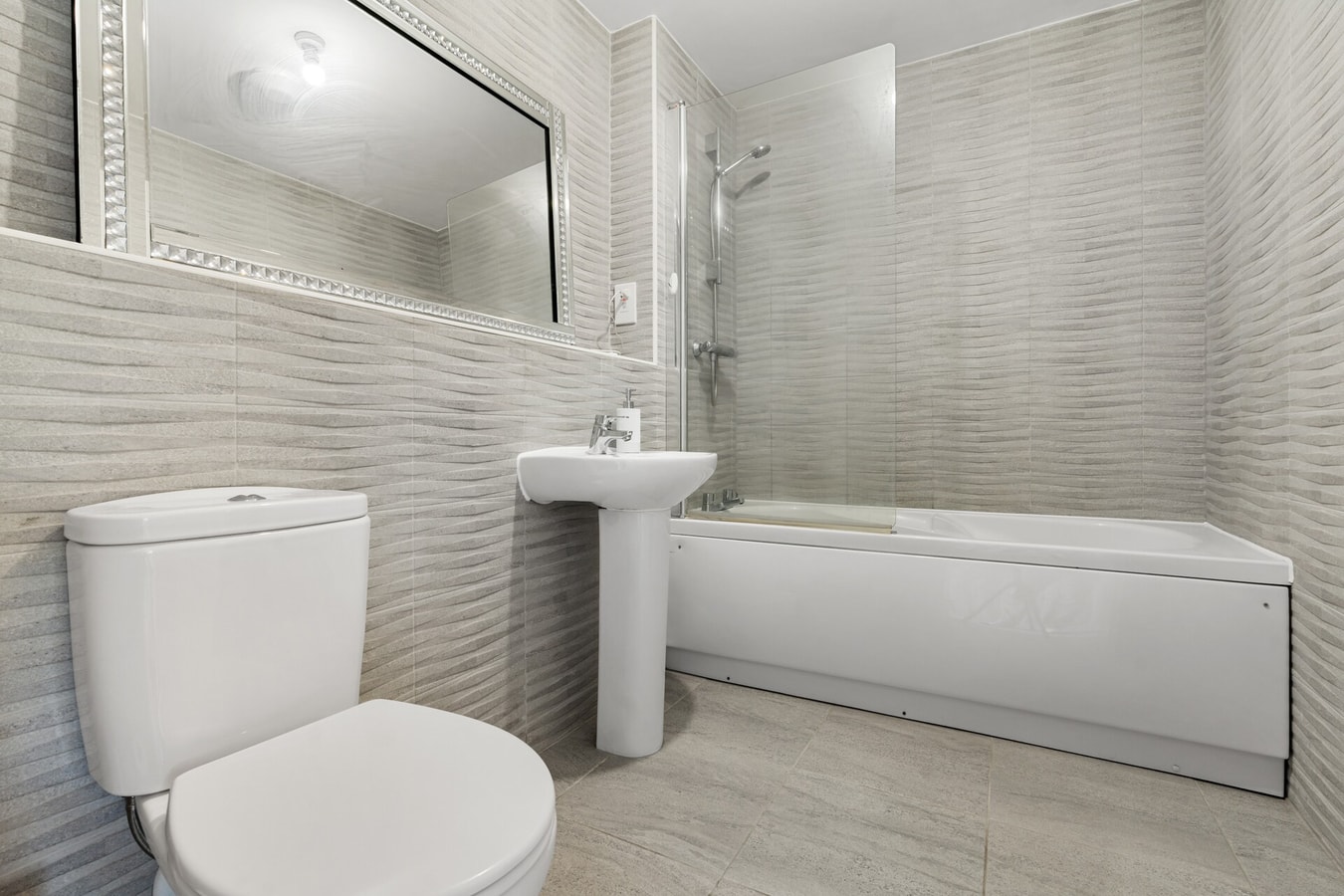 Spacious 4-Bed Home Near City Links 12 Hello Guest