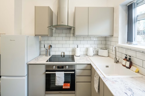 Modern 2B Home with Private Backyard & Fast WiFi 13 Hello Guest