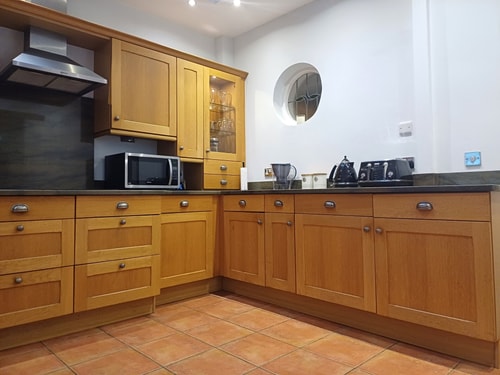 Charming 4B Bungalow w/ Garden Near Beach & Downs 16 Hello Guest