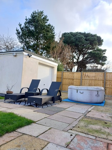 Charming 4B Bungalow w/ Garden Near Beach & Downs 26 Hello Guest