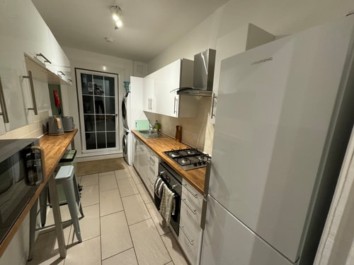 Stirling Haven: Charming 3B Apt in City Centre 13 Hello Guest