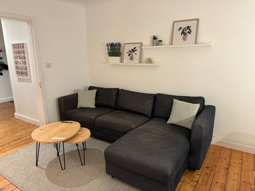 Stirling Haven: Charming 3B Apt in City Centre 8 Hello Guest