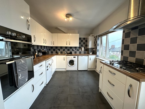 Bright Seaside Apartment with Stunning River Views 2 Hello Guest