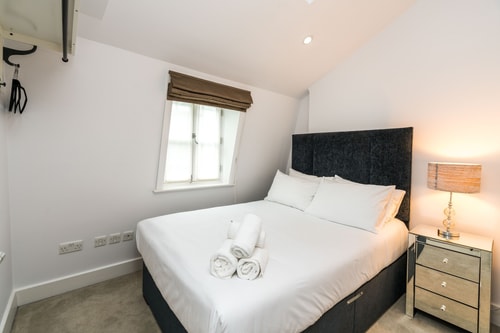 A Stunning Three Bedroom Home in Mayfair 13 Hello Guest