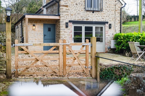 Charming Coach House Retreat Near Sherborne Abbey 37 Hello Guest
