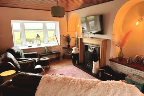 Causeway Headland Gem - 4BD Cottage Retreat 6 Hello Guest