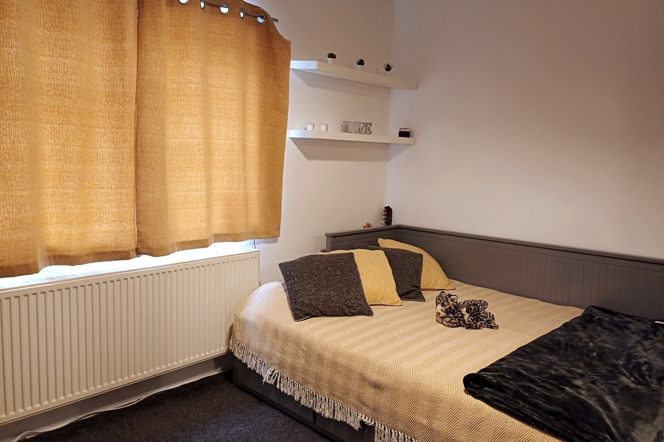 Charming 4B Bungalow w/ Garden Near Beach & Downs 20 Hello Guest