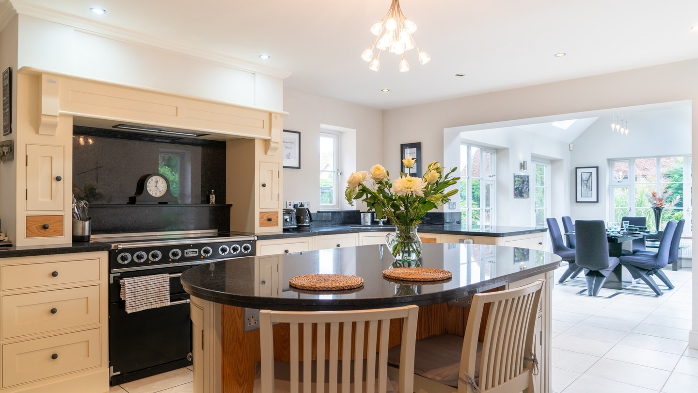 Superb 4BD Stay in Wyton and Houghton Village 5 Hello Guest