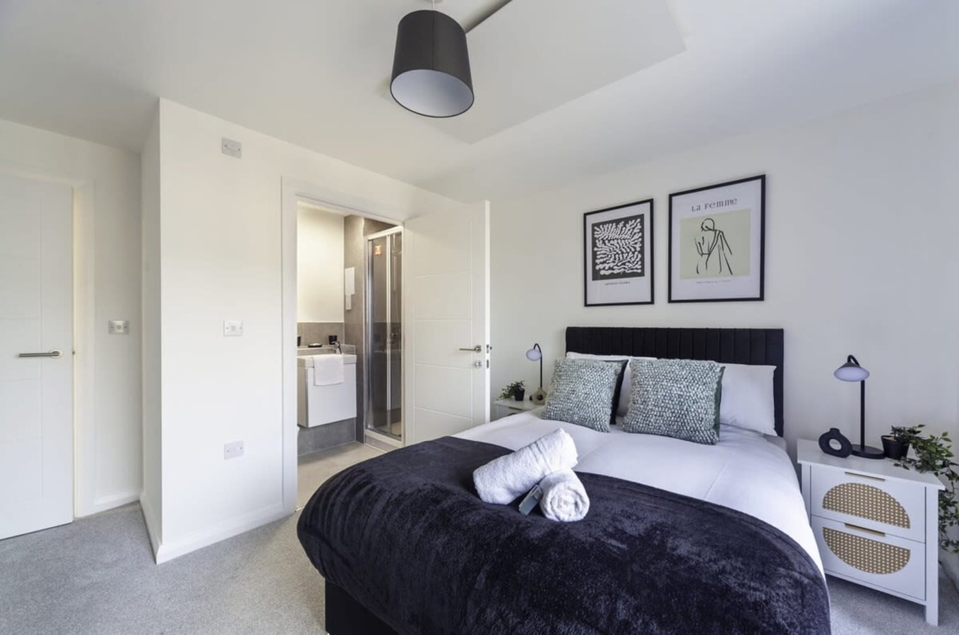 Stylish & Modern Flat 2 Min Walk to Ashford Outlet 13 Hello Guest