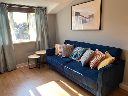 2BD Flat by Common & Village - Wimbledon, Zone 3 2 Hello Guest
