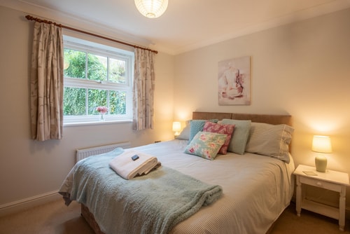 Modern 2-Bed Flat in Tavistock Centre 9 Hello Guest