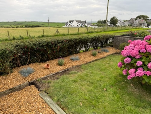 Causeway Headland Gem - 4BD Cottage Retreat 1 Hello Guest