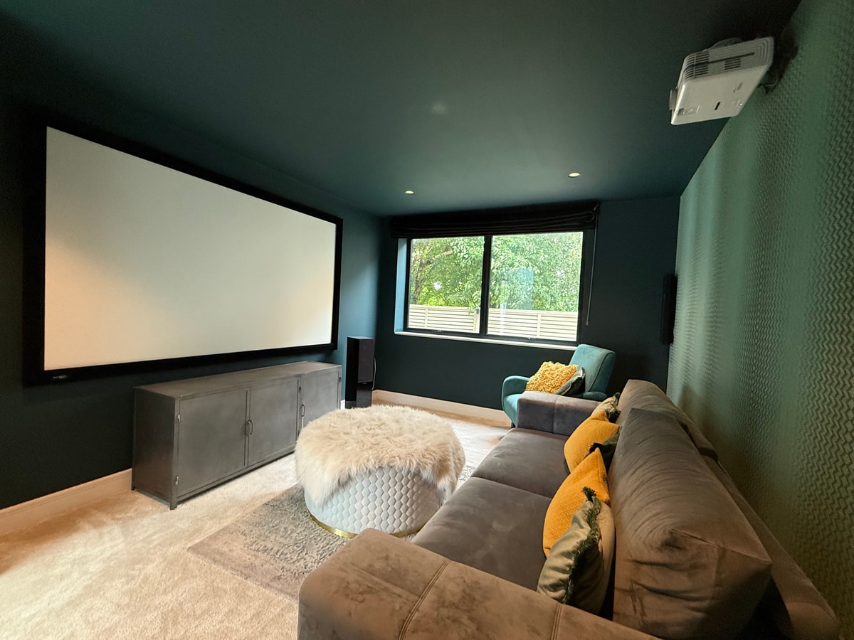 Cooden Beach: 4BD Retreat with Cinema 5 Hello Guest