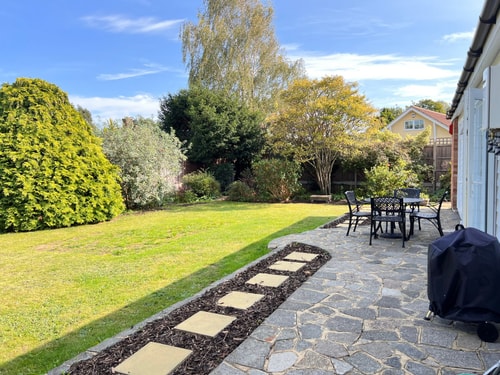 Spacious Family Bungalow with Garden for up to 7 19 Hello Guest