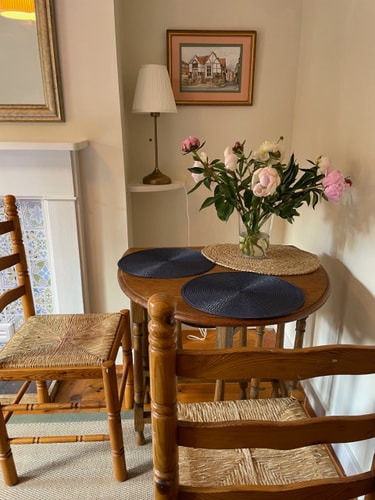 Historic Cottage in Heart of Farnham nr the Castle