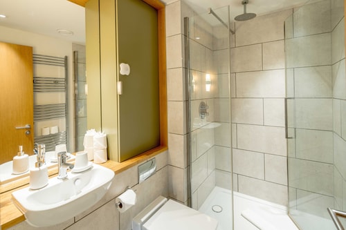 Modern 2 bed Flat Near O2 & Canary Wharf 19 Hello Guest