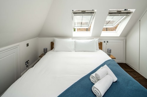 Sleek and Stylish 1BD Apt w/ Balcony, Hammersmith 8 Hello Guest