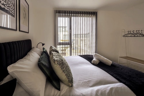 Stylish & Modern Flat 2 Min Walk to Ashford Outlet 14 Hello Guest