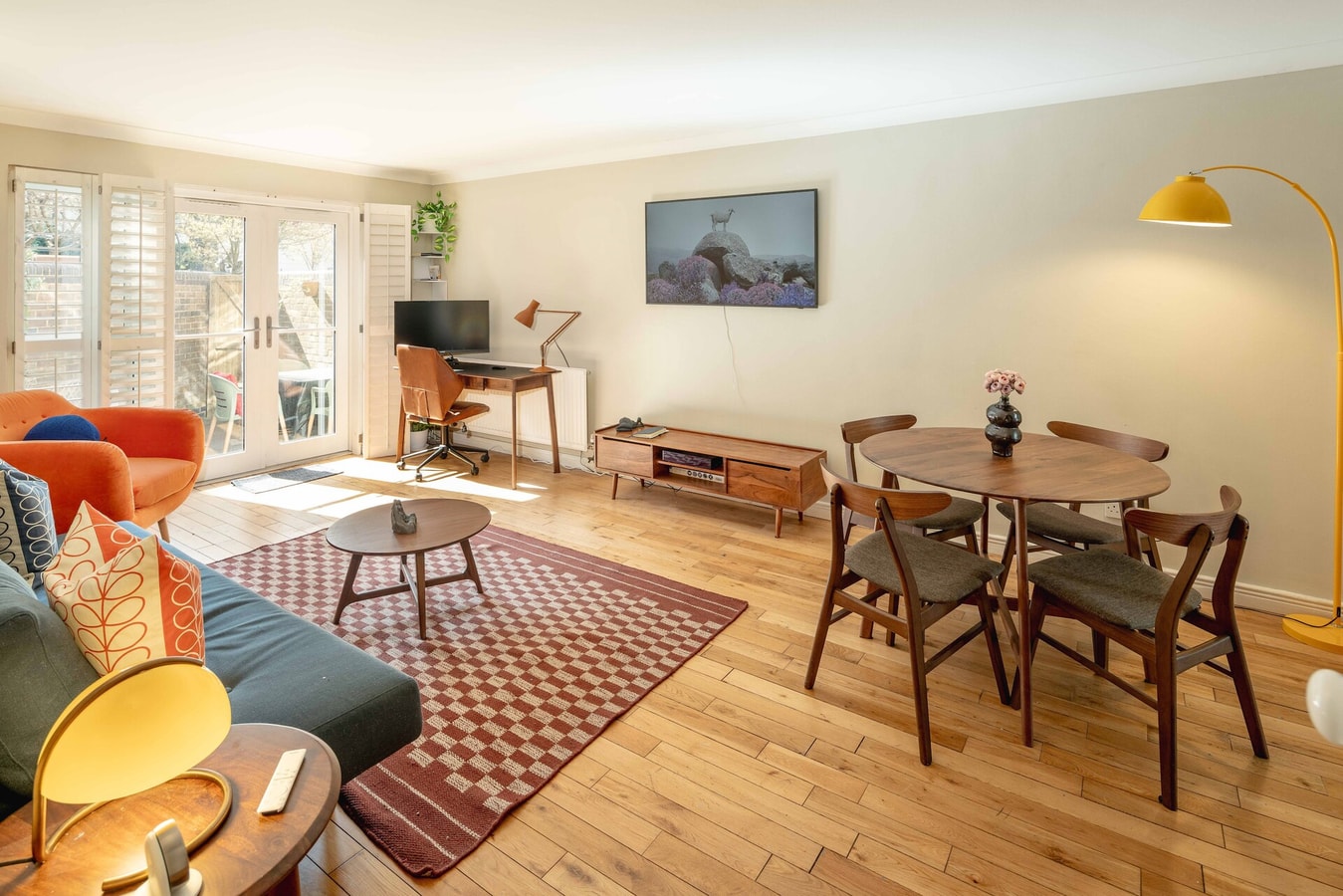 Serene Garden Flat - Steps from Tower Bridge 20 Hello Guest