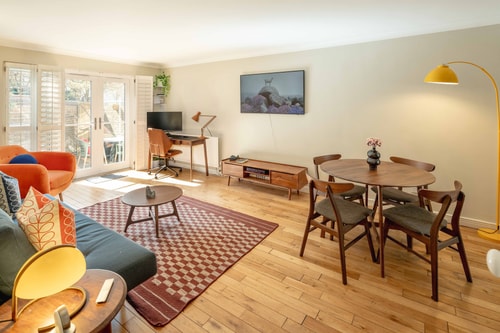 Serene Garden Flat - Steps from Tower Bridge 20 Hello Guest