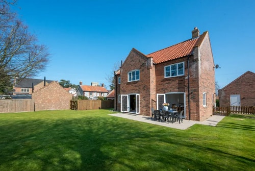 Modern 4-Bed Coastal Retreat in West Runton