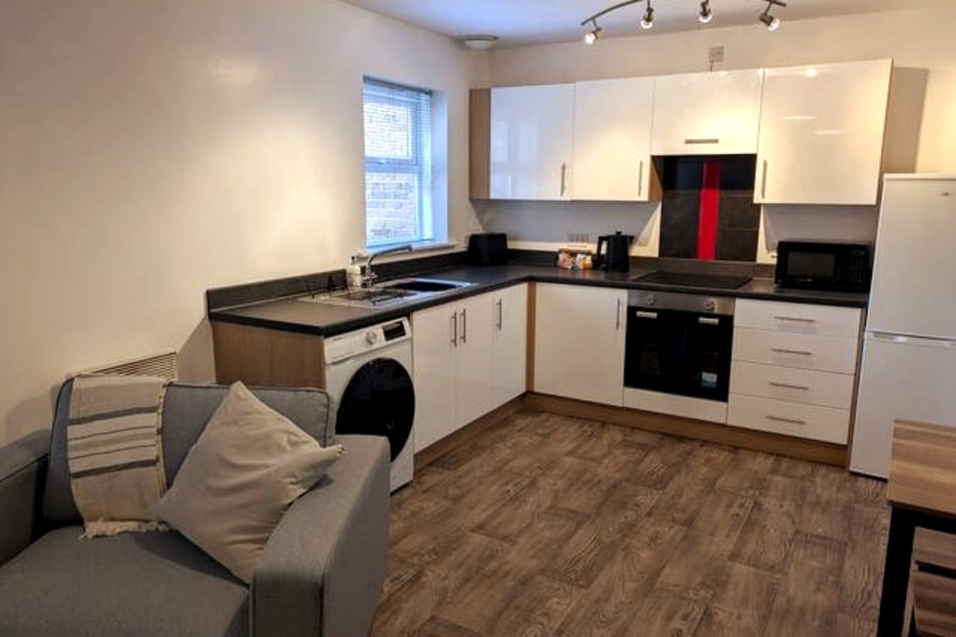 Ground Floor Apartment - Cloisters Coastal Escape 14 Hello Guest