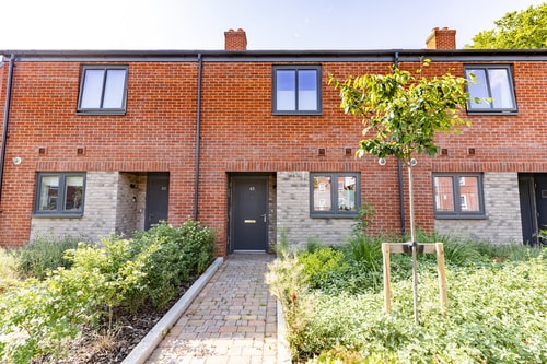 Bright 2BR Home Near River & Cathedral