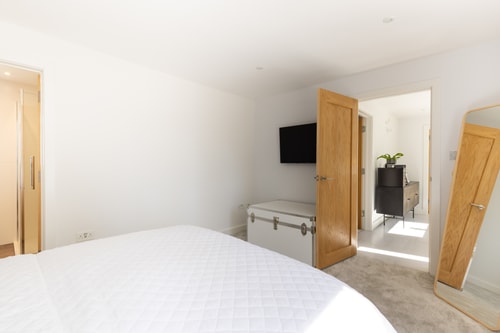 Spacious 4BD Smart Home in Idyllic Rural Setting 31 Hello Guest