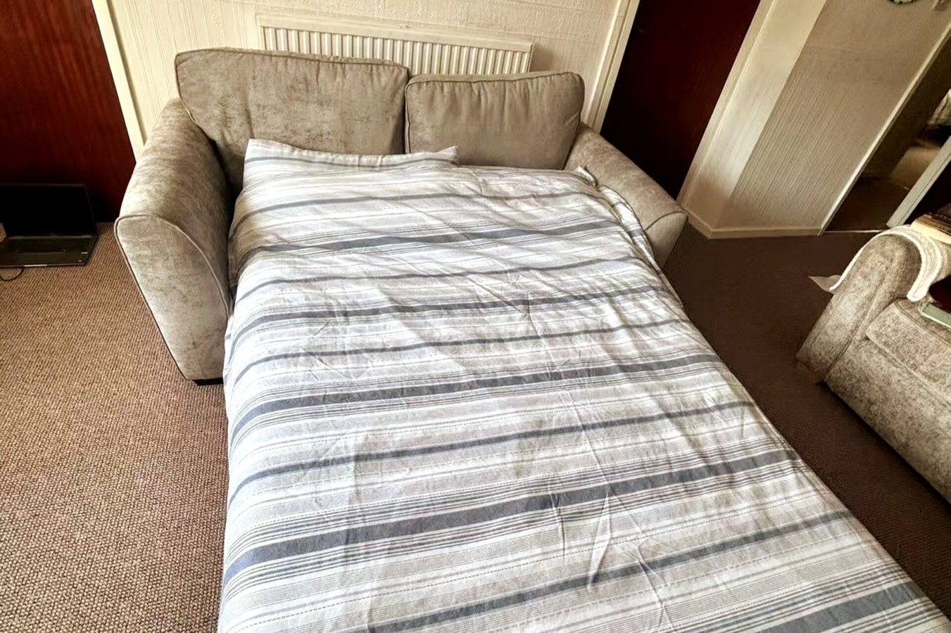 Oldham Bungalow Retreat: 2BD Peaceful Comfort 18 Hello Guest