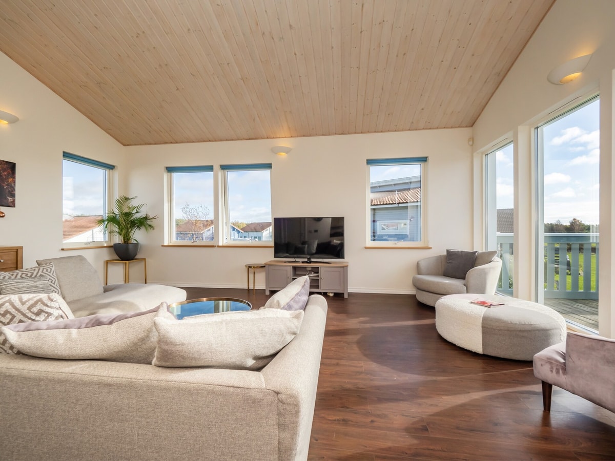 Luxury Lodge w/ Hot Tub on 400-Acre Estate 19 Hello Guest