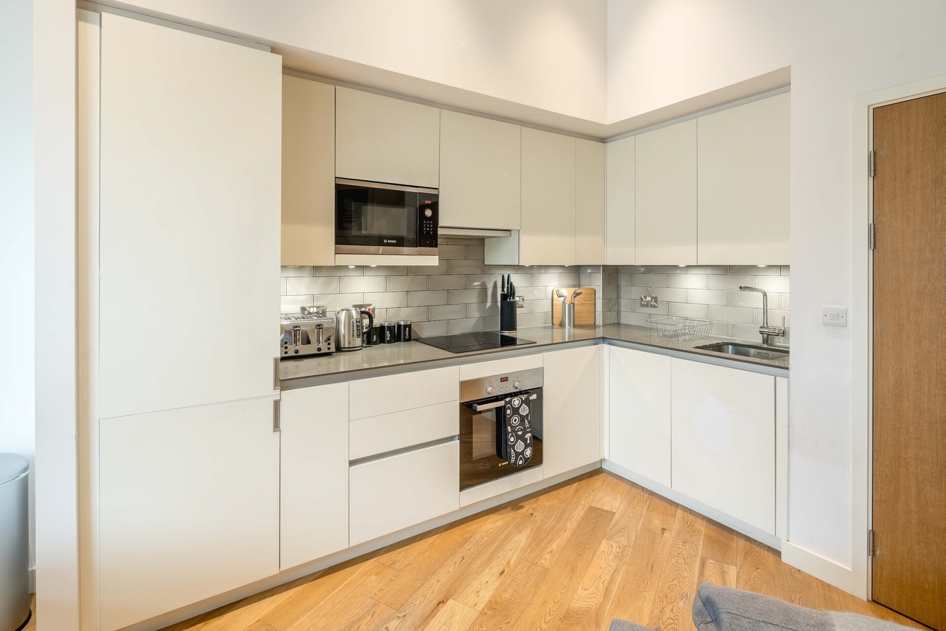 Modern 2 bed Flat Near O2 & Canary Wharf 15 Hello Guest