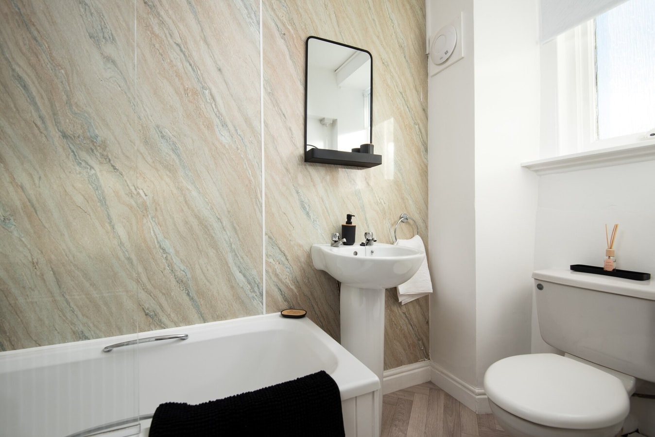 T&J House in Eyemouth: Cozy Coastal Retreat 14 Hello Guest