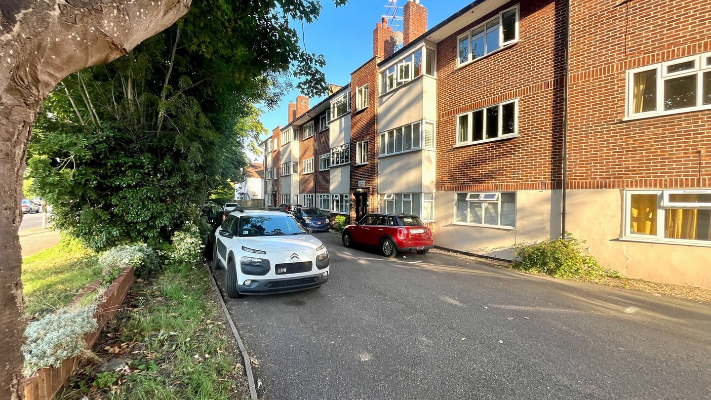 Modern 1 Bedroom Apt in Maidenhead nr River Thames 9 Hello Guest