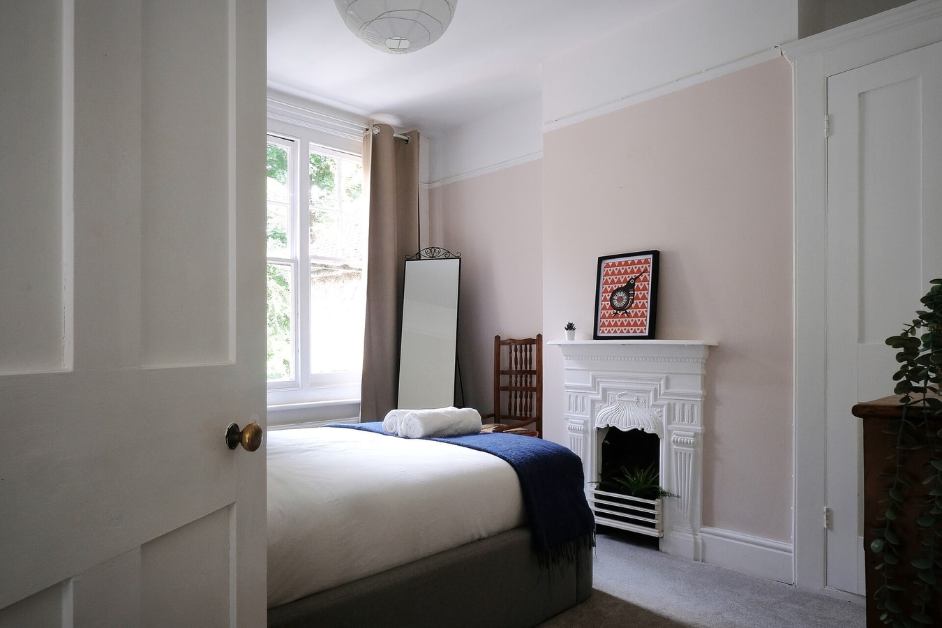 Fantastic 2BD Victorian Apt - 4 adults & 1 child 8 Hello Guest