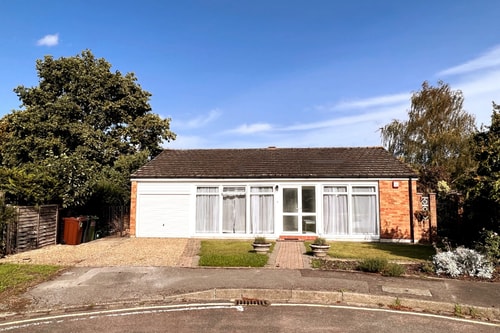 Spacious Family Bungalow with Garden for up to 7 24 Hello Guest