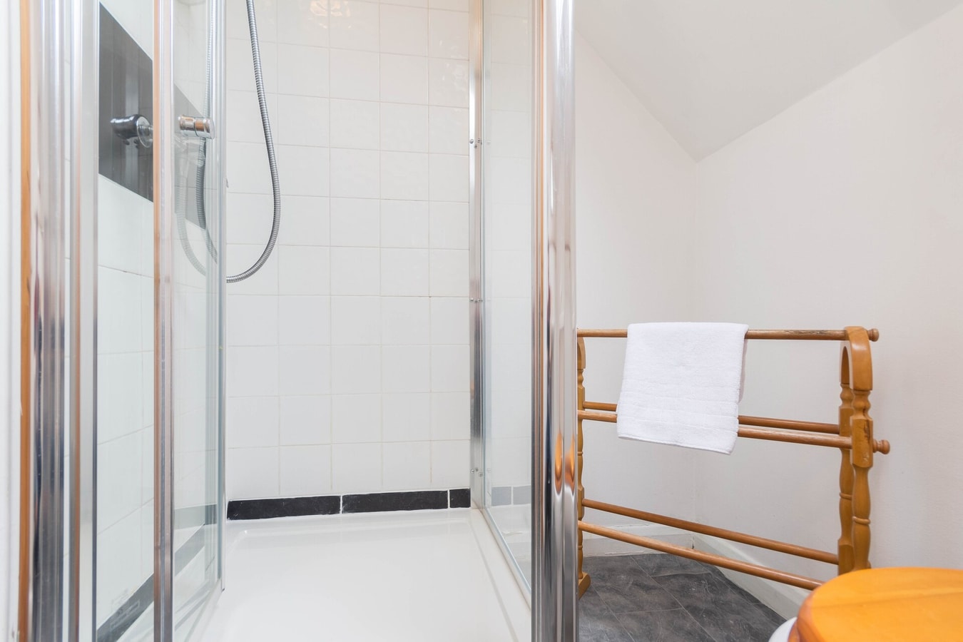 Holiday Home of the Month! Finchley, Sleeps 5 25 Hello Guest