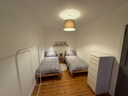 Stirling Haven: Charming 3B Apt in City Centre 10 Hello Guest