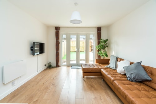 Sleek and Stylish 2BD Home with a Garden Anerley 2 Hello Guest