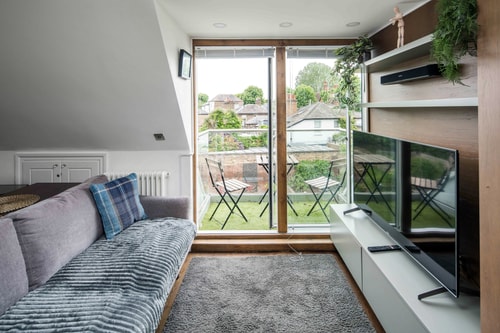 Sleek and Stylish 1BD Apt w/ Balcony, Hammersmith 4 Hello Guest