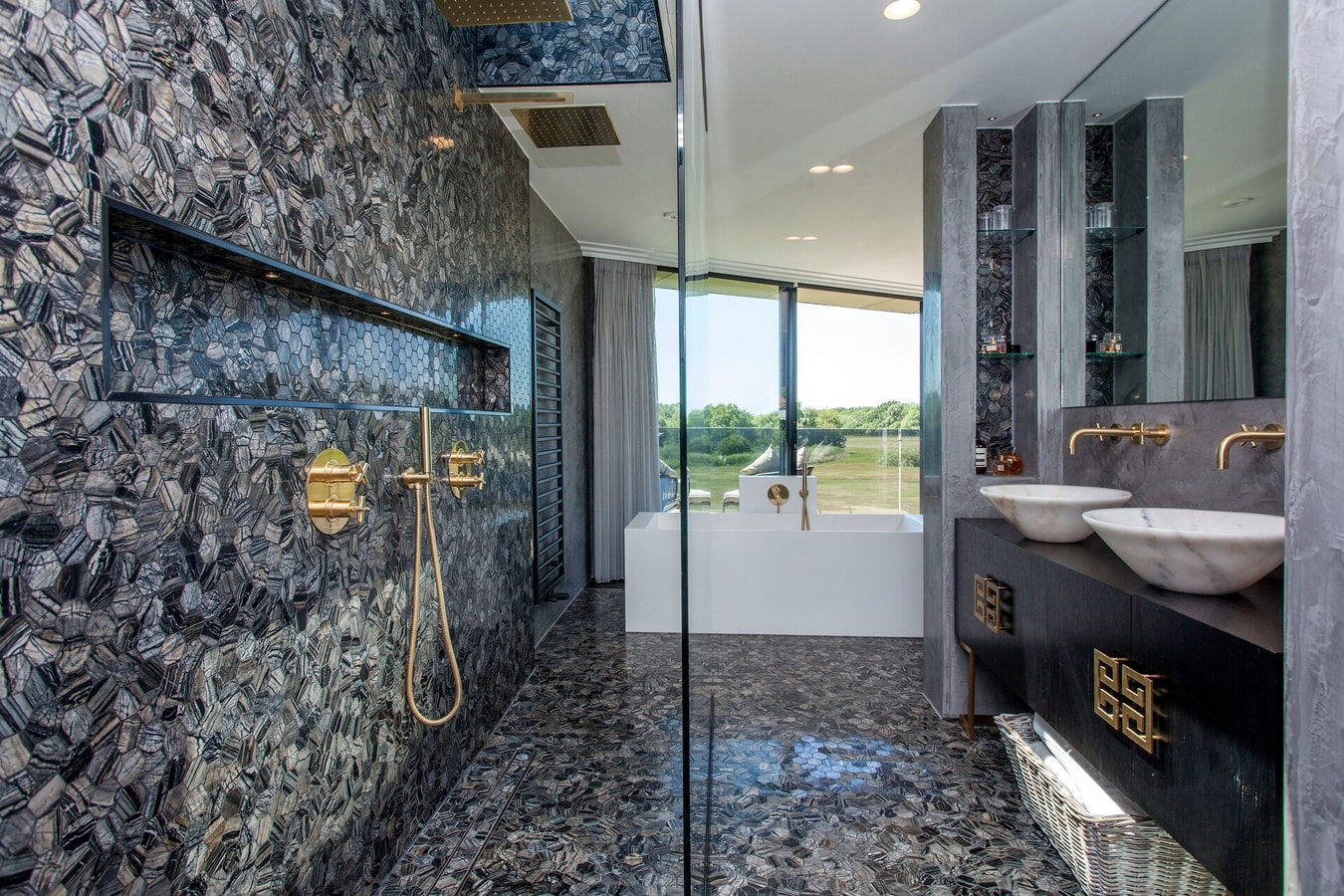 Cooden Beach: 4BD Retreat with Cinema 12 Hello Guest