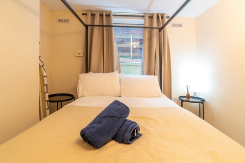 Private 1BD Flat near Gloucester Docks 4 Hello Guest