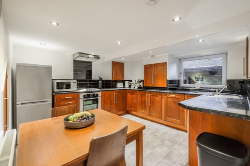 Sleek 2B/1B Retreat in Lindley, Huddersfield 1 Hello Guest