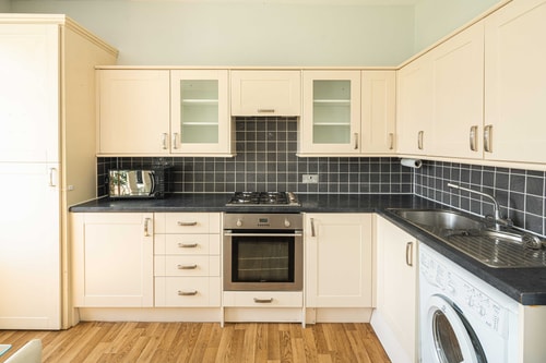 Elegant 2BD Flat with Views Near Barons Court 1 Hello Guest