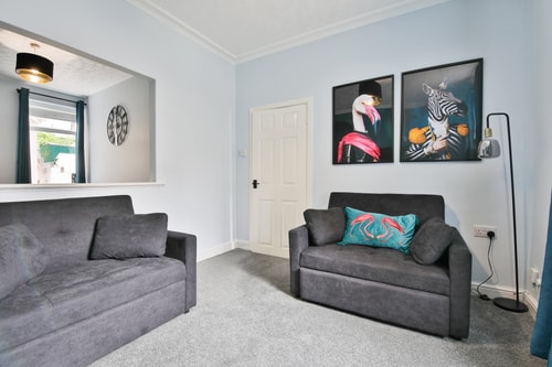 2BR Designer Home near Swansea City Centre