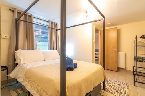 Private 1BD Flat near Gloucester Docks 6 Hello Guest