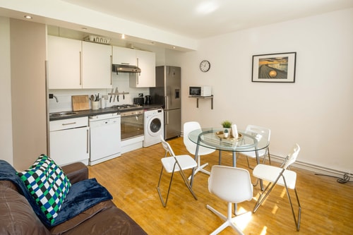 Spacious 5-Bed Home near Stockwell Tube Station