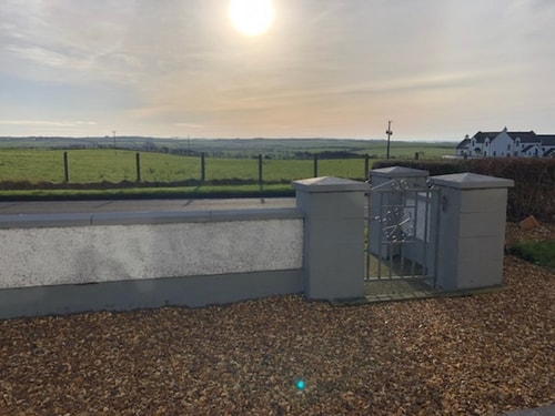 Causeway Headland Gem - 4BD Cottage Retreat 3 Hello Guest