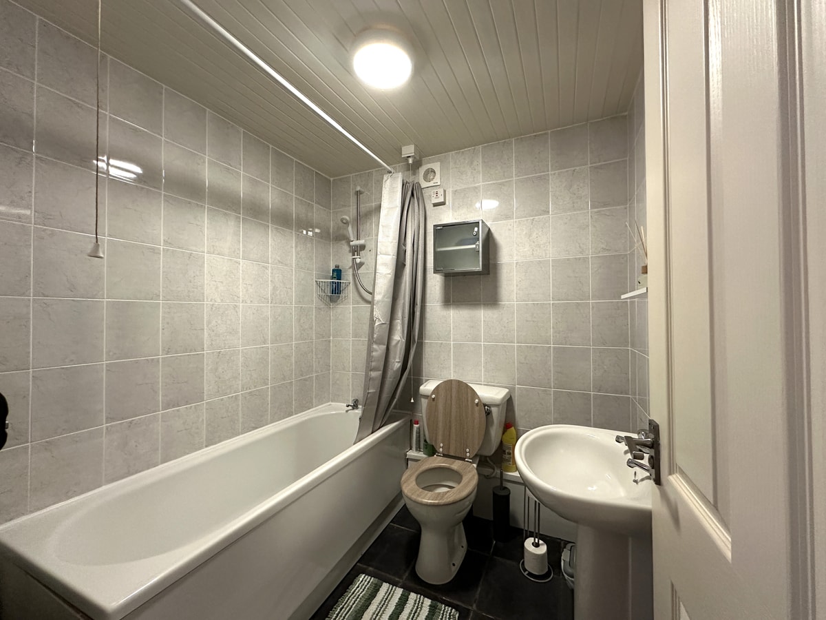 Bright Seaside Apartment with Stunning River Views 25 Hello Guest